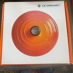 Le Creuset 5 qt casserole/brasier. Cherry Red color